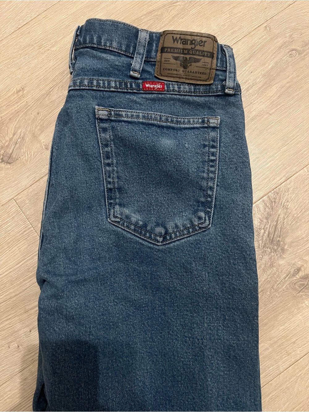 Wrangler Men's Dark Blue Relaxed Fit Jeans